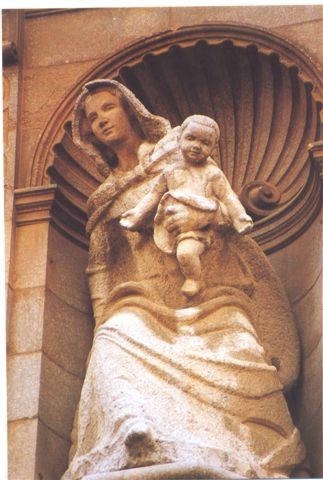 MARE DE DU DEL DU VOS GUARD -  (Madre de Dios de Dios os Guarde) - Imagen situada en el exterior de la catedral de GIRONA.