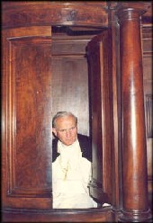 El Papa Juan Pablo II confesando en la Baslica de San Pedro